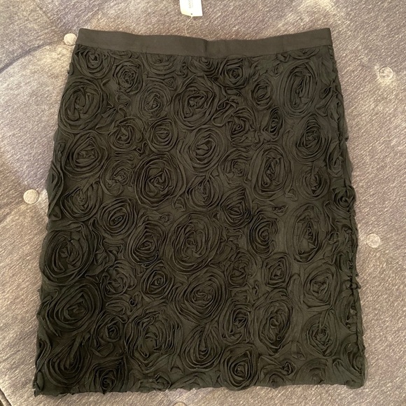 NWT Banana Republic black rosette skirt - Picture 7 of 9